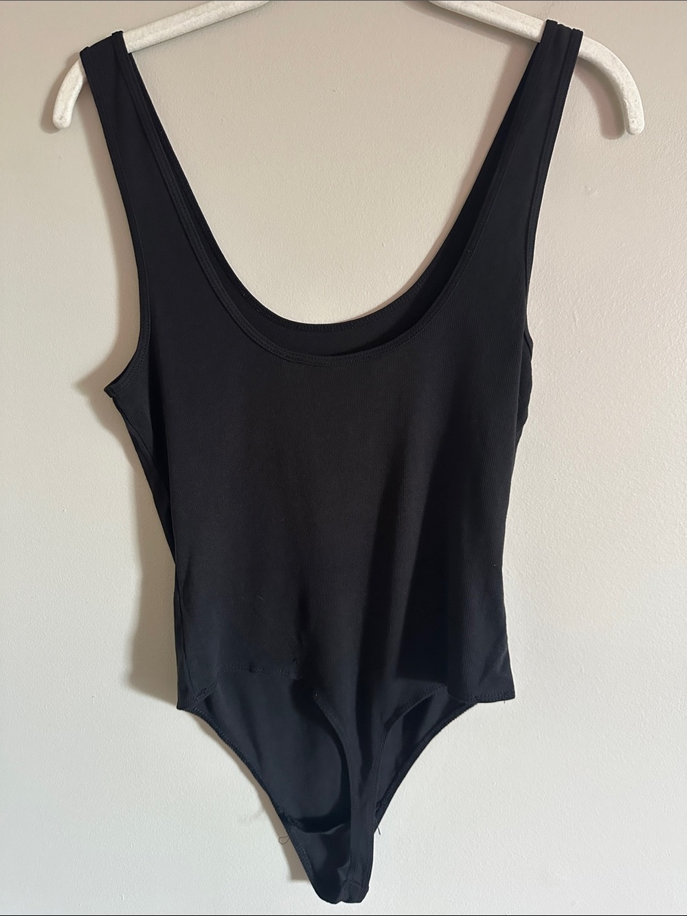 Black Ribbed Scoop Neck Sleeveless Bodysuit - Picture 4 of 4